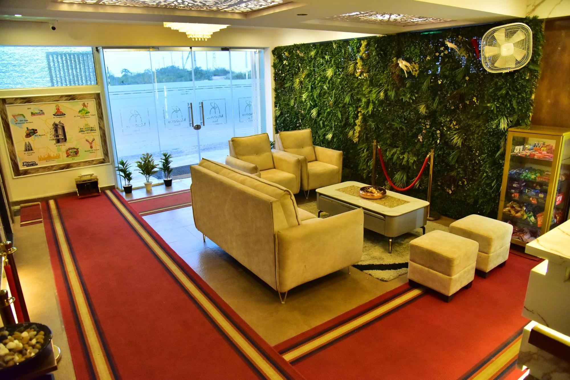 Meadows Inn Mysore Exterior foto