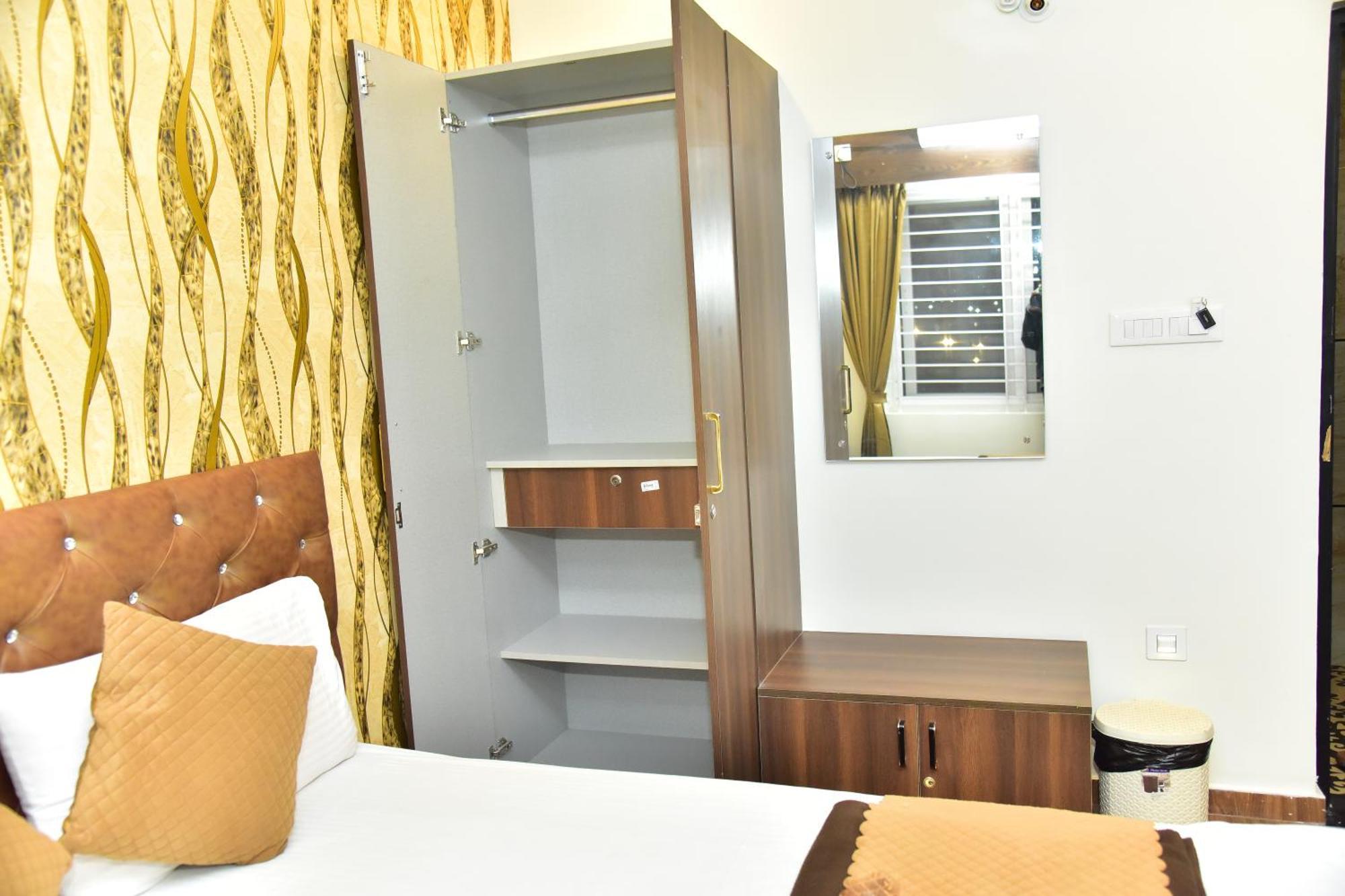 Meadows Inn Mysore Exterior foto